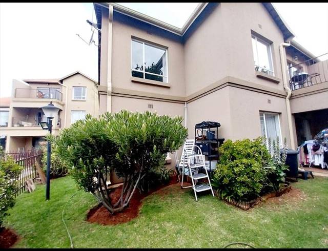 3 BEDROOM TOWNHOUSE FOR SALE IN POMONA